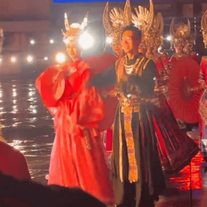 鼻姐穿了三套苗族服饰，好爽