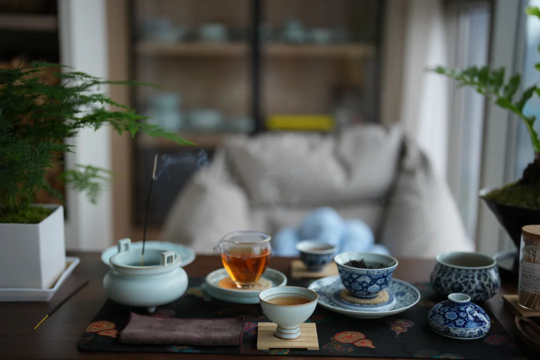 宅家喝茶 岩茶配汝窑 素雅如玉的治愈时光