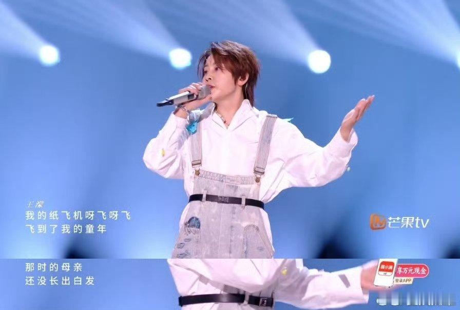 王濛那时的母亲还没长出白发王濛父亲一夜白头她的青春是冰刀、是伤病、是父母的白发，