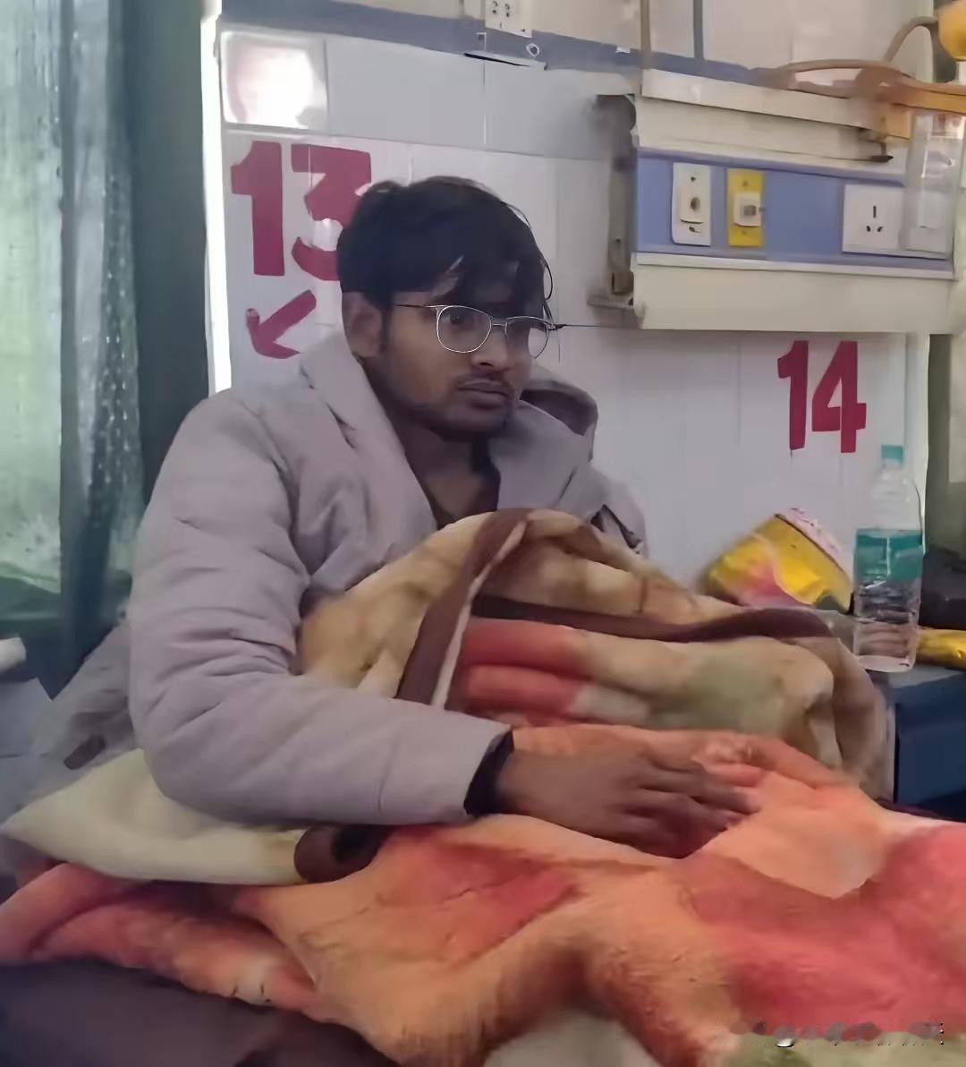 印度近日曝出一起让人瞠目结舌的奇案：20岁男子苏拉杰为挤入医学院，竟亲手砍断左脚