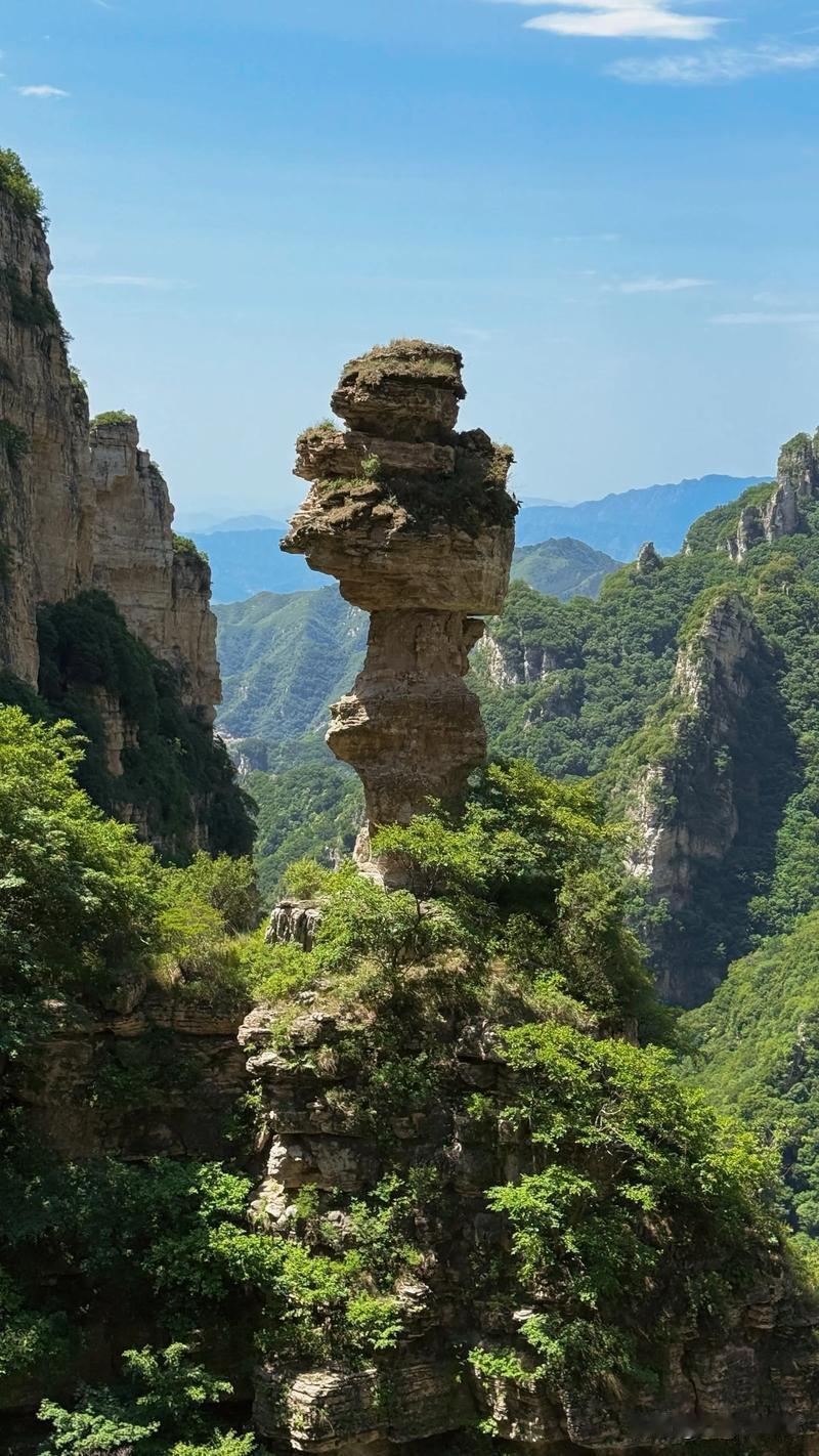 保定十大必游景区推荐如下:

1.白石山世界地质公园
5A景区，地处涞源县城南，