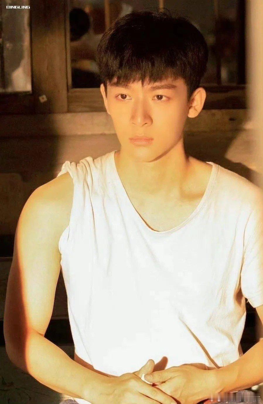 张晚意和年代文男主的适配度张晚意真的把年代文男主焊在身上了！眉眼间的沉稳正气、自