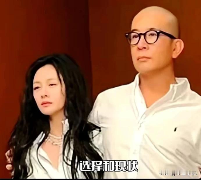 大S潮牌包店开业！利用废旧牛仔裤，具俊晔亲自制作[赞][赞][比心][比心]光头