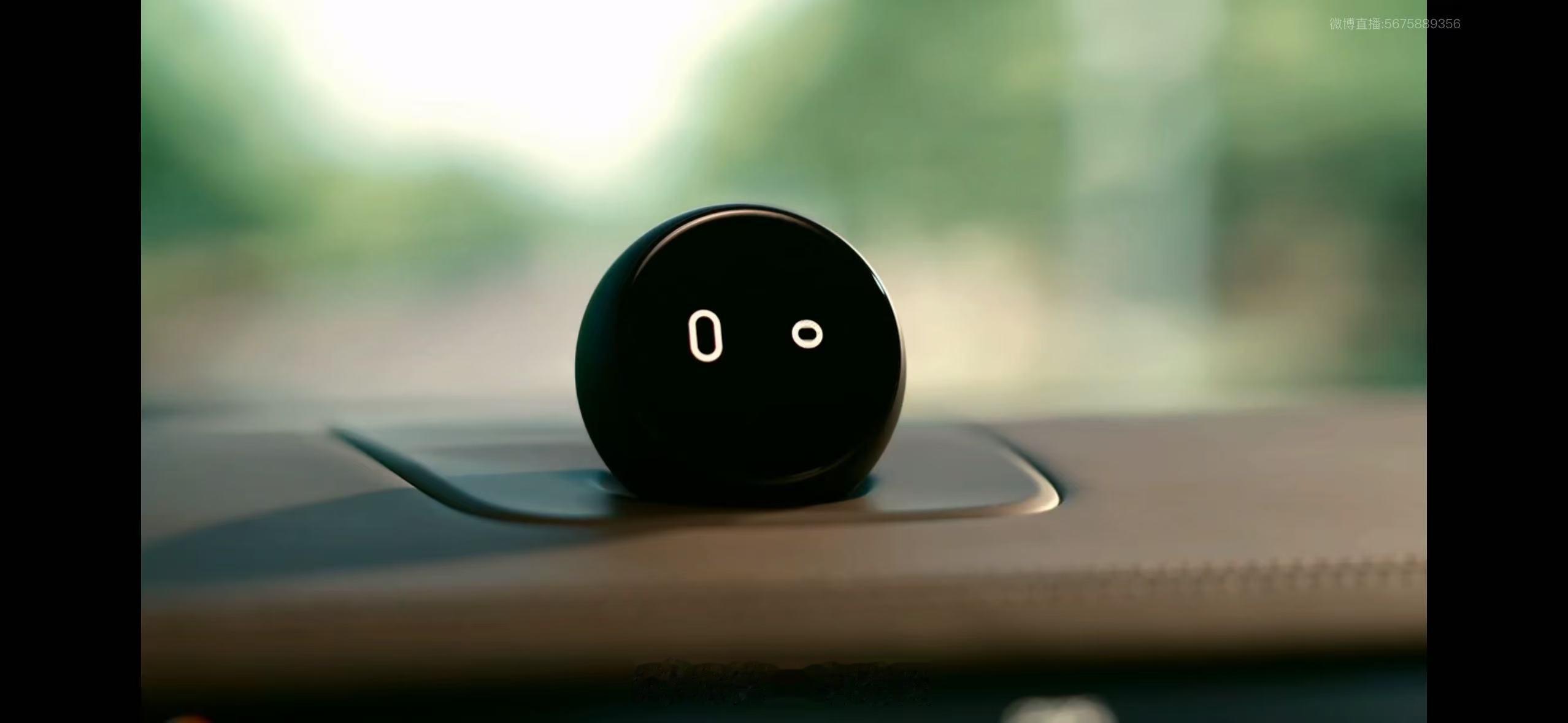 蔚来ES9 的整个发布会上Nomi绝对是最可爱的，应该很多买蔚来的车主会要拥有一