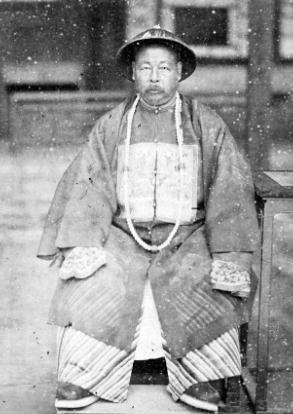 1871年，左宗棠入甘后认为必须彻底消灭马化龙，马化龙是同治陕甘回乱中最大的悍匪