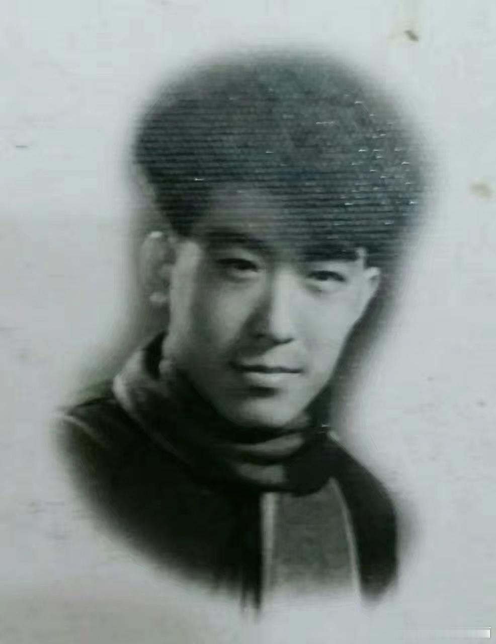 我爷爷，兄弟四个，住在老城里，一排类似于北京四合院的院子里，我爷爷是最小的。兄弟