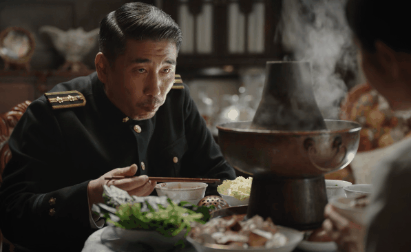 杨幂这场吃肉的戏，网友争议很大，人家这也是真在吃，网友破防什么呢？纯黑而黑啊就是