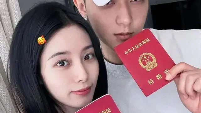 黄子韬官宣结婚：粉丝增长背后的流量与情感共鸣 近日，黄子韬官宣结婚的消...