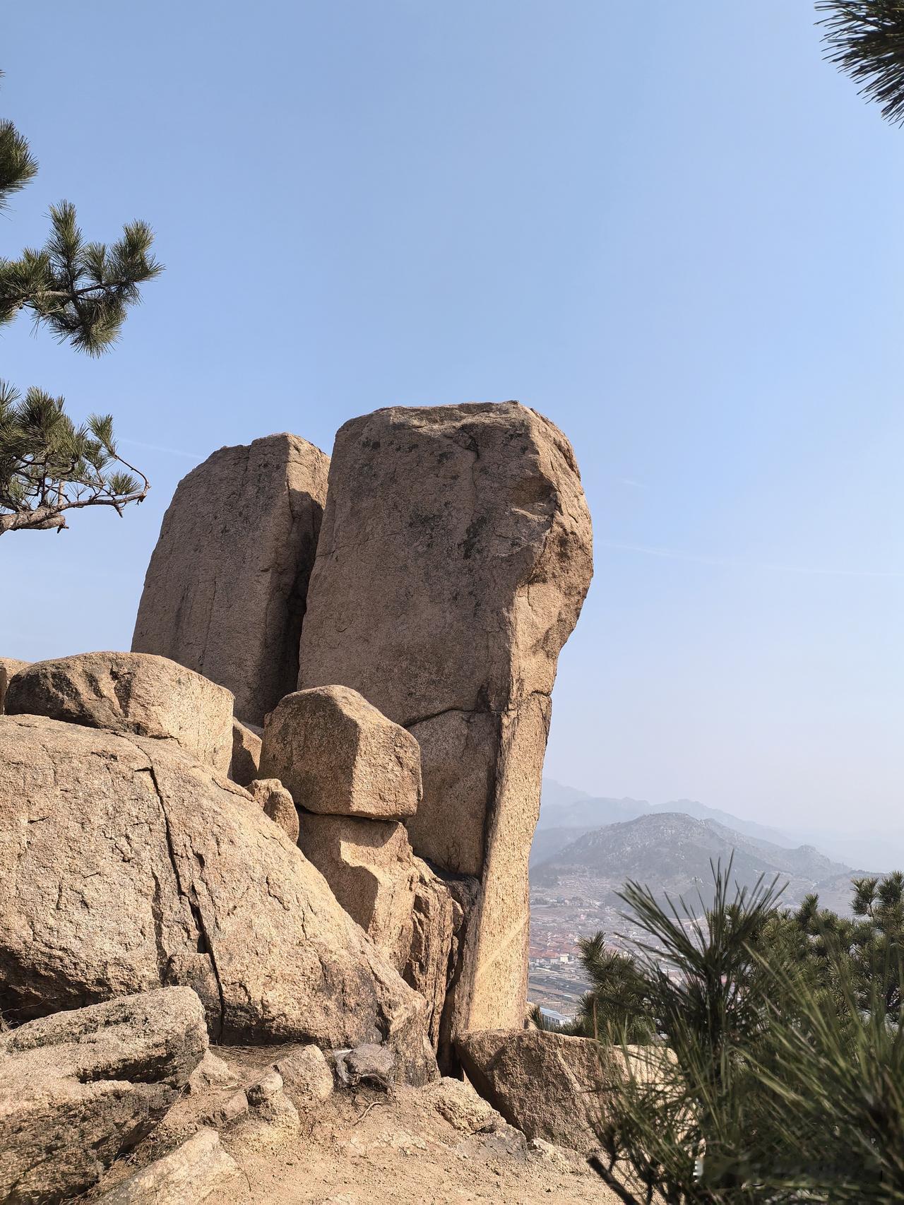 妈妈生前几乎都是独立生活，近几年出现阿尔茨海默病，生活不能自理，才由我哥哥和妹妹