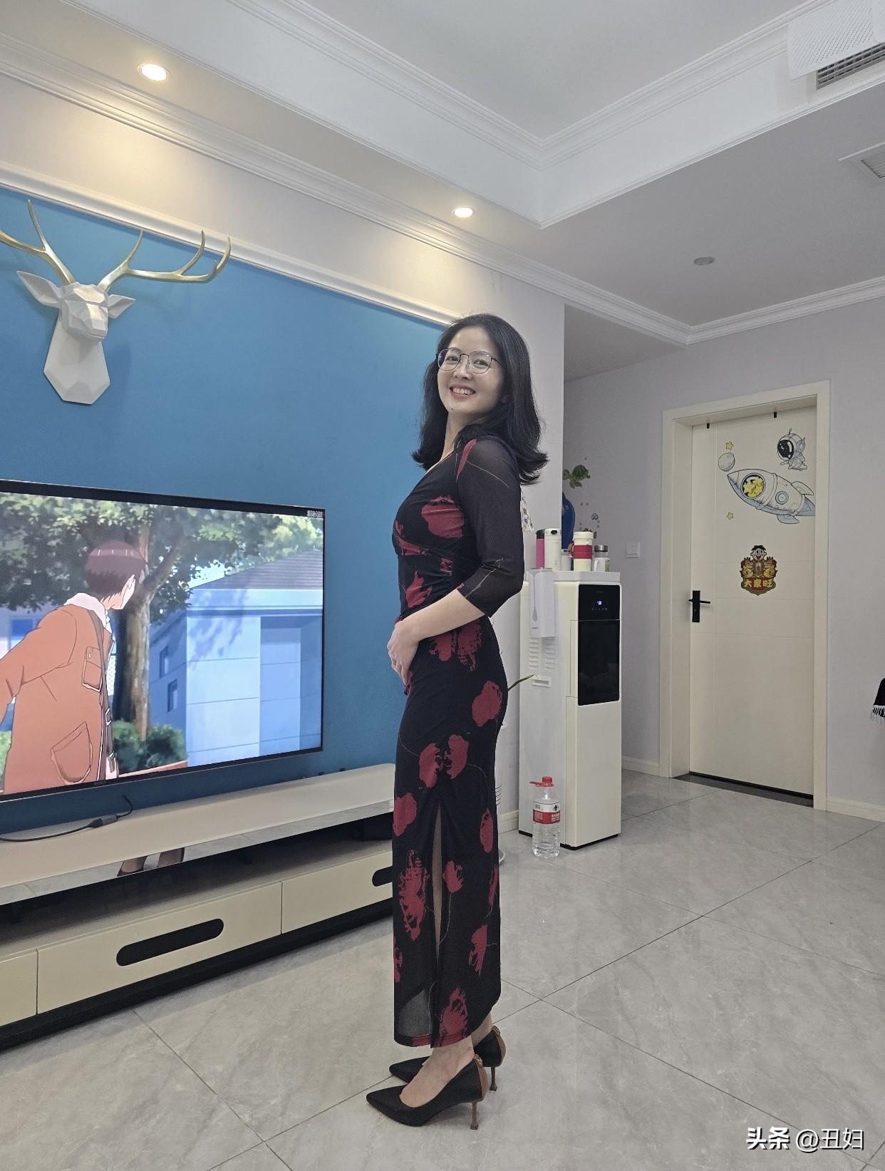 怎么穿搭会让人比较显温柔优雅客厅，时尚穿搭，微笑面对生活