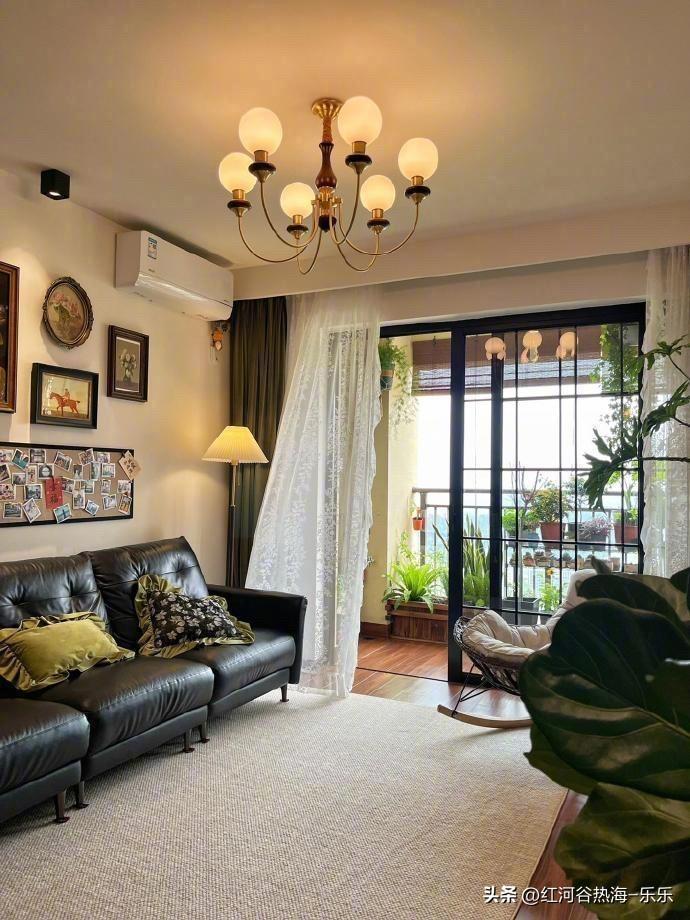 好魔幻，月底这两天，深圳房产圈被一套房源给刷屏了。

福田海德园有套89平3房，