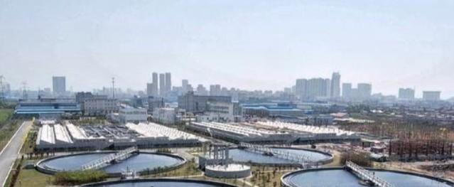 北京每天产生5700吨粪便，这些废弃物根本没运出五环，而是在五环内就被悄悄“消化