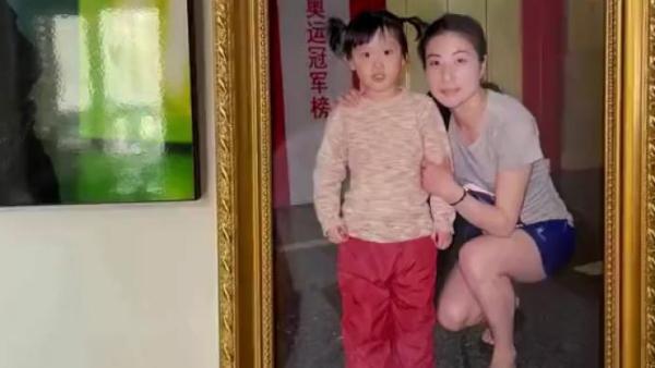 奥运冠军张家齐的妈妈在综艺节目里澄清，说给家里买房花的都是老两口积蓄，不够还找孩