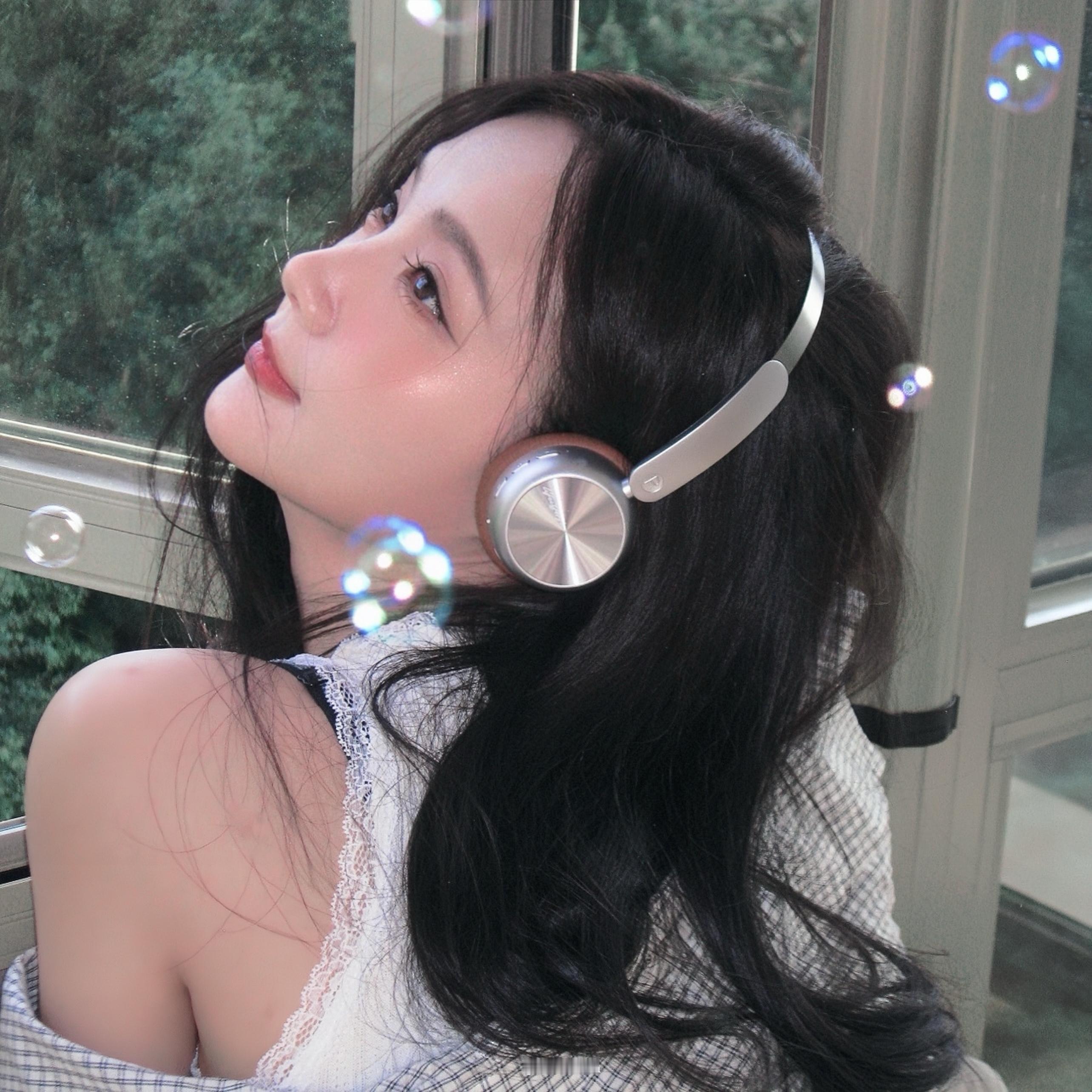 -𝐒𝐇𝐀𝐑𝐄｜李一桐头像背景图搭配🎧⌇🫧🦴☁  