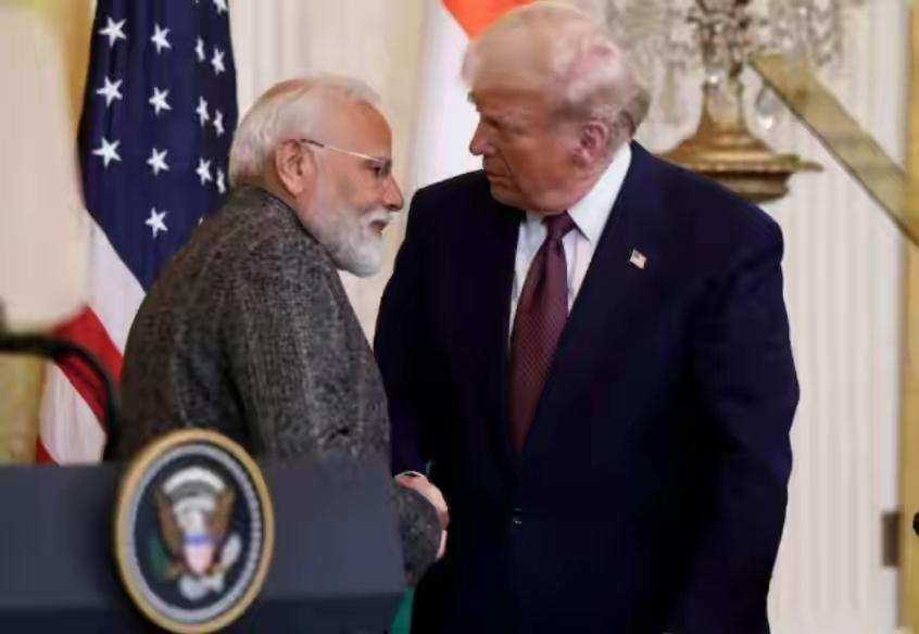 特朗普知道中方不能惹，当场点名印度