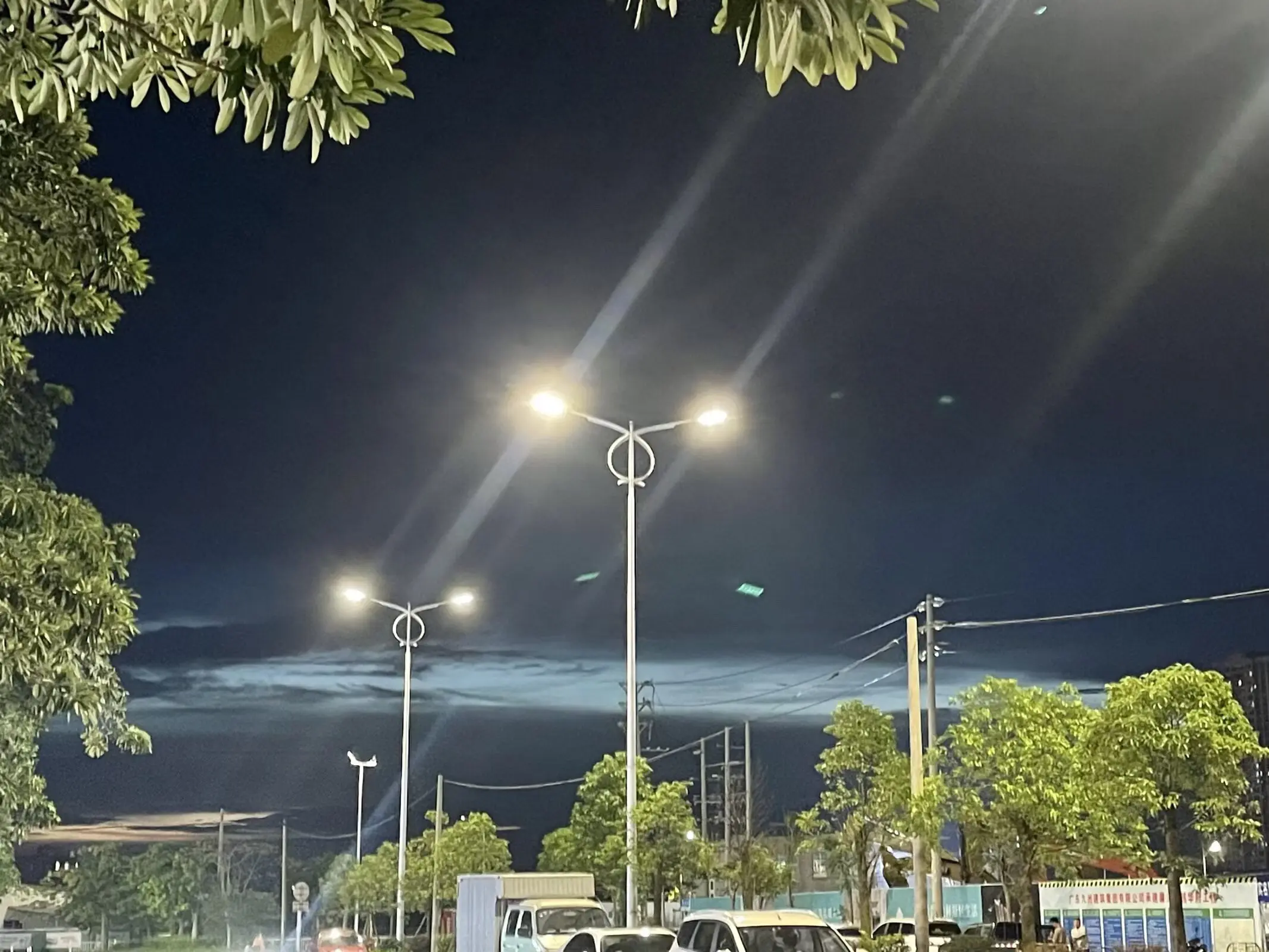 夜晚的路灯