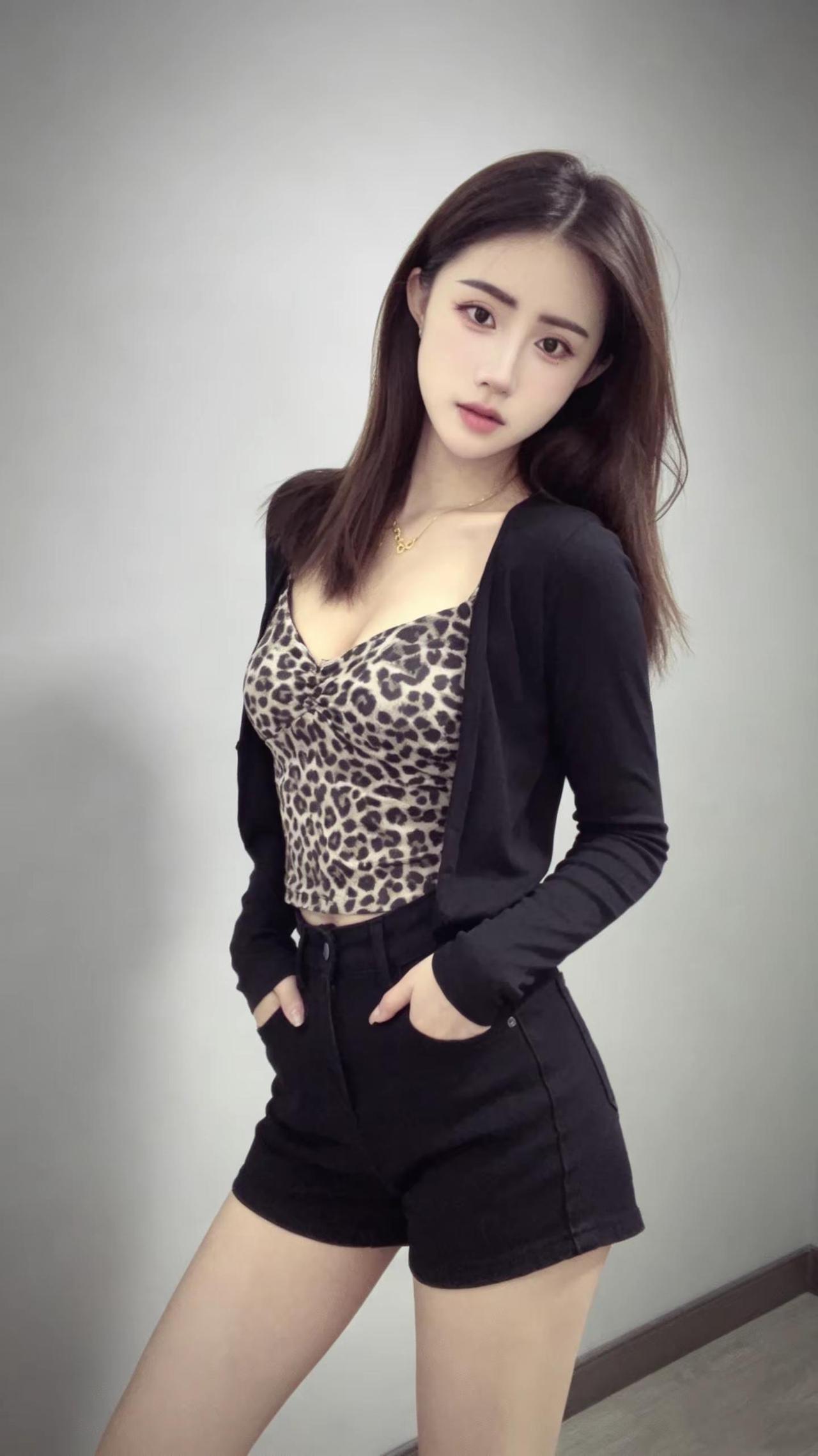 歌名就是文案她留短发淡的妆