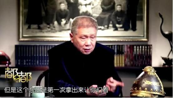 2000年，马未都在欧洲旅游时进入一家古玩店，店主误以为他是新手，便说：“这个是