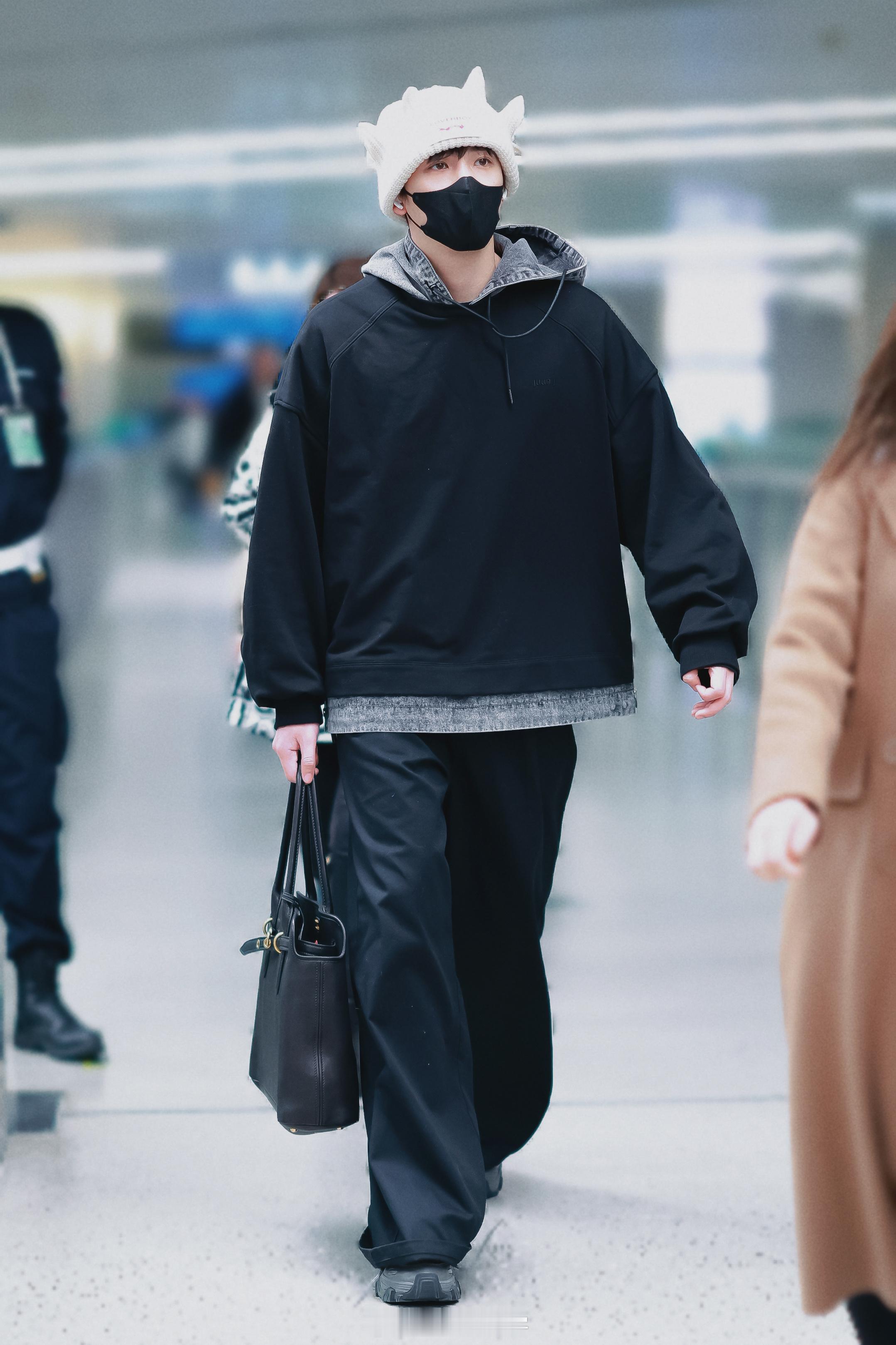 #王安宇[超话]# 北京✈️上海 ​​​