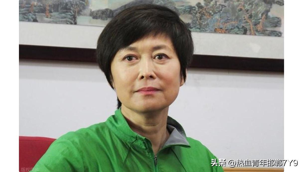 缘于喜爱她主持的节目，在感到痛心的同时，又真切地体会到人生的无奈，也让人更深层次