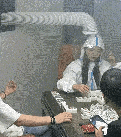 这环境乌烟瘴气的，长期在这样的环境中，没病都得熏出病来，我们小区有一个开麻将馆的