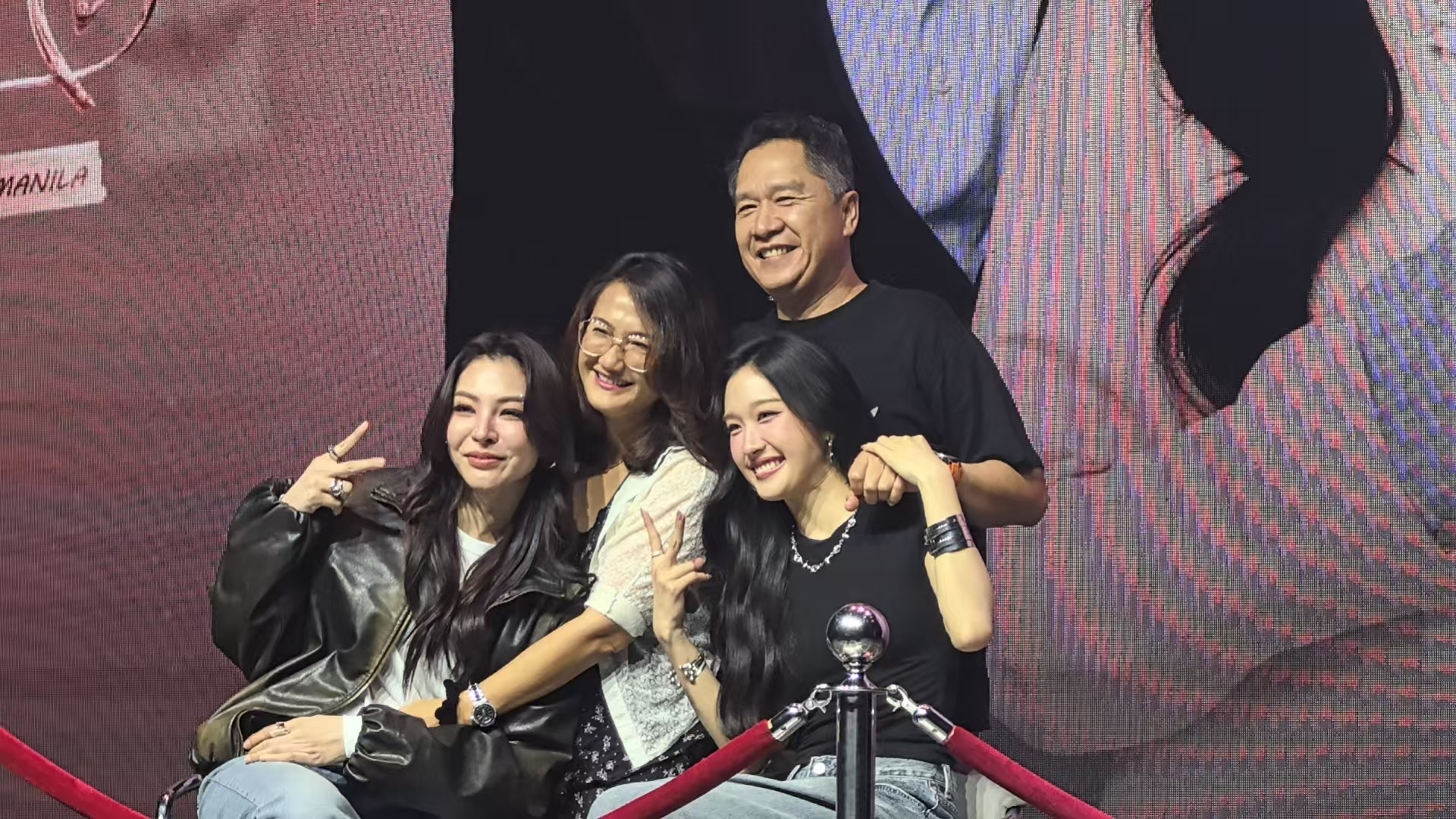 FayeAtom_TH  🌻🍑fayeatom 爸妈又来了！！！妈妈还抱着鸭
