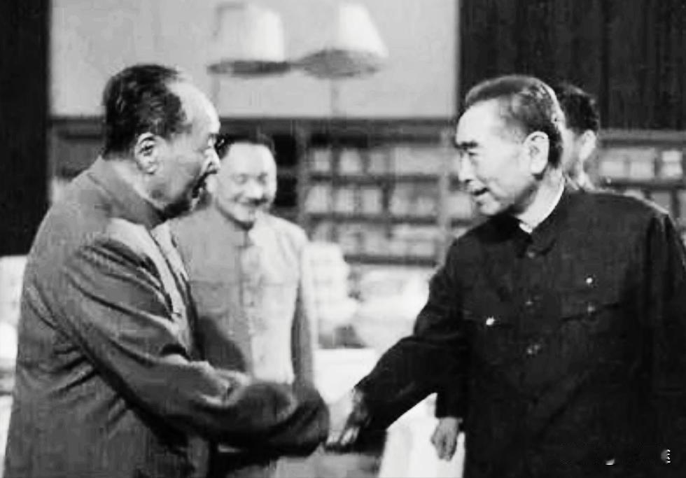 周恩来去世后谁当总理？毛主席力荐一人却遭到婉拒：您考虑别人吧


一九七六年一月