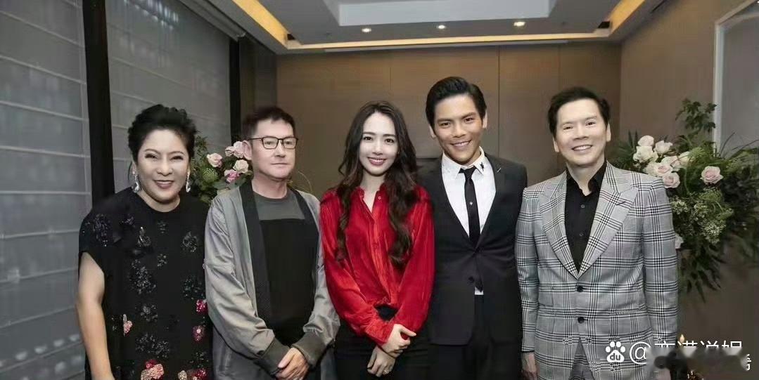 郭碧婷结婚才五年，郭爸爸仿佛老了20岁，看来平时带外孙确实累。 ​​​
