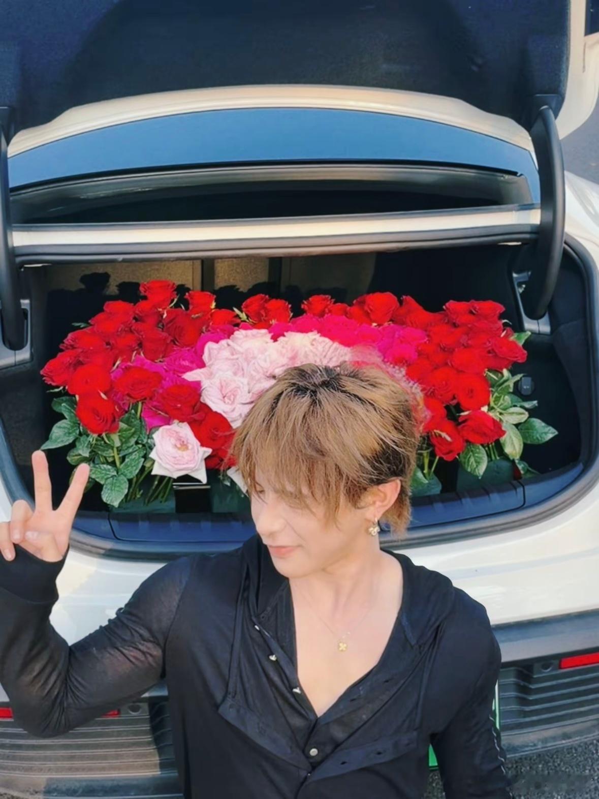 枫稳  十年后 小王子等到了属于他的玫瑰🌹呜呜呜我们枫稳是浪漫疯子