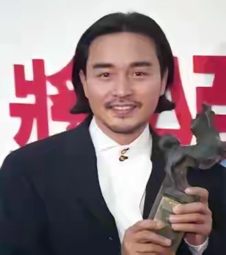 张国荣 1993年12月4日，张国荣应邀担任第30届台湾电影金马奖颁奖嘉宾。同时