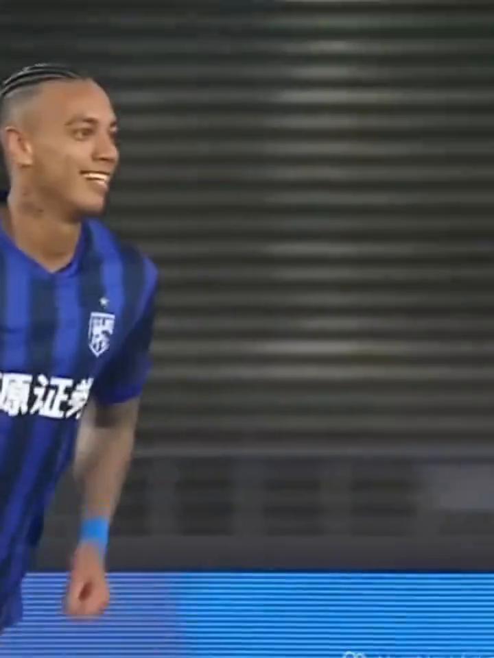 卡迪斯暂列射手榜第一，三镇有望终结四连平。
中路绍尔给到卡迪斯，球进了。绍卡连线
