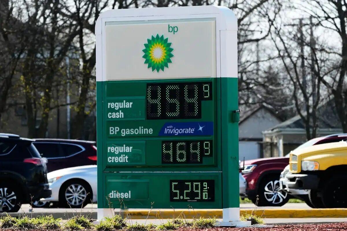 美国3月通胀率升至3.3%，创下两年来最高水平，主要由汽油价格大涨推动，显示伊朗