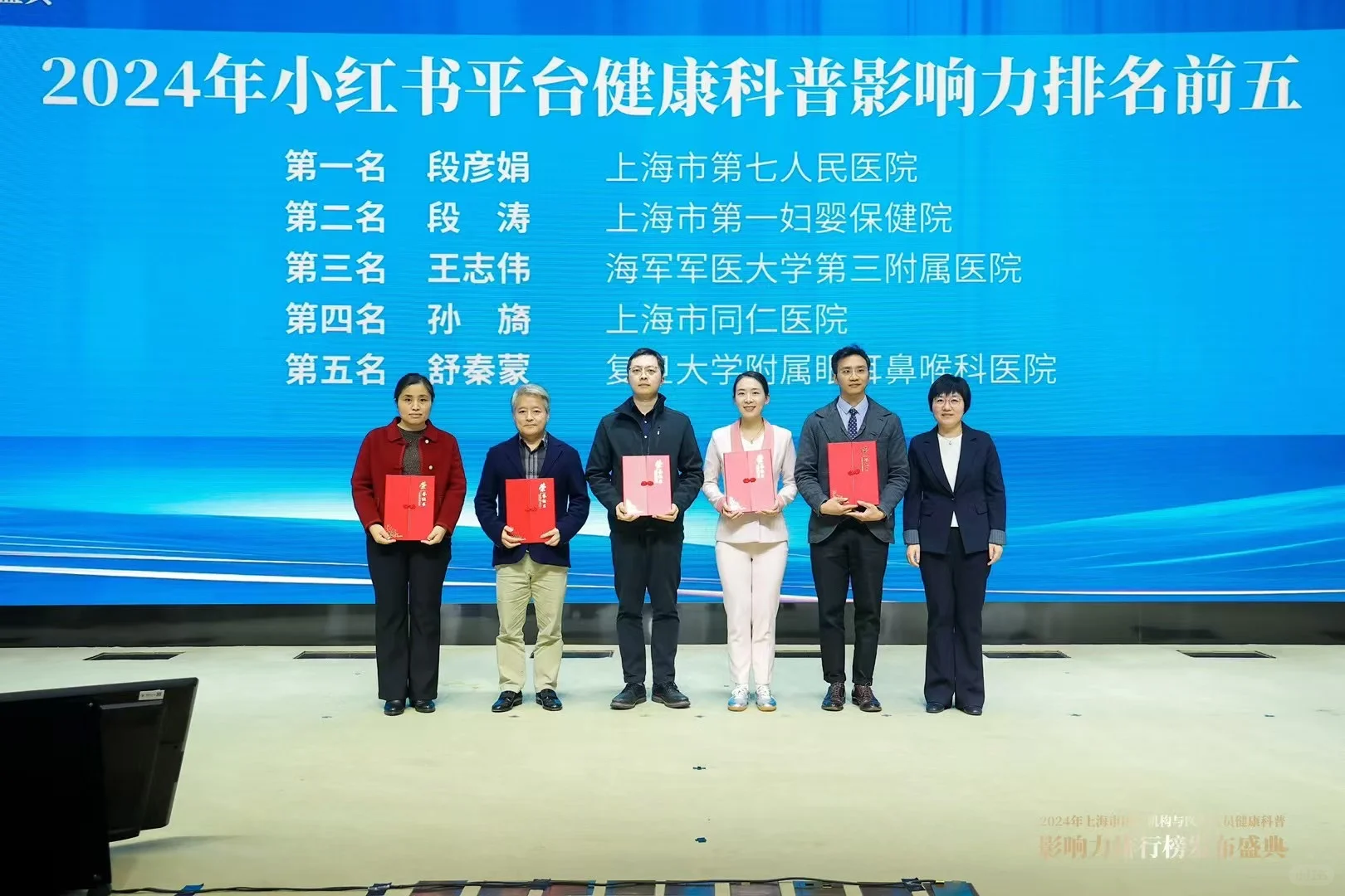 又被夸奖了😁嘻嘻