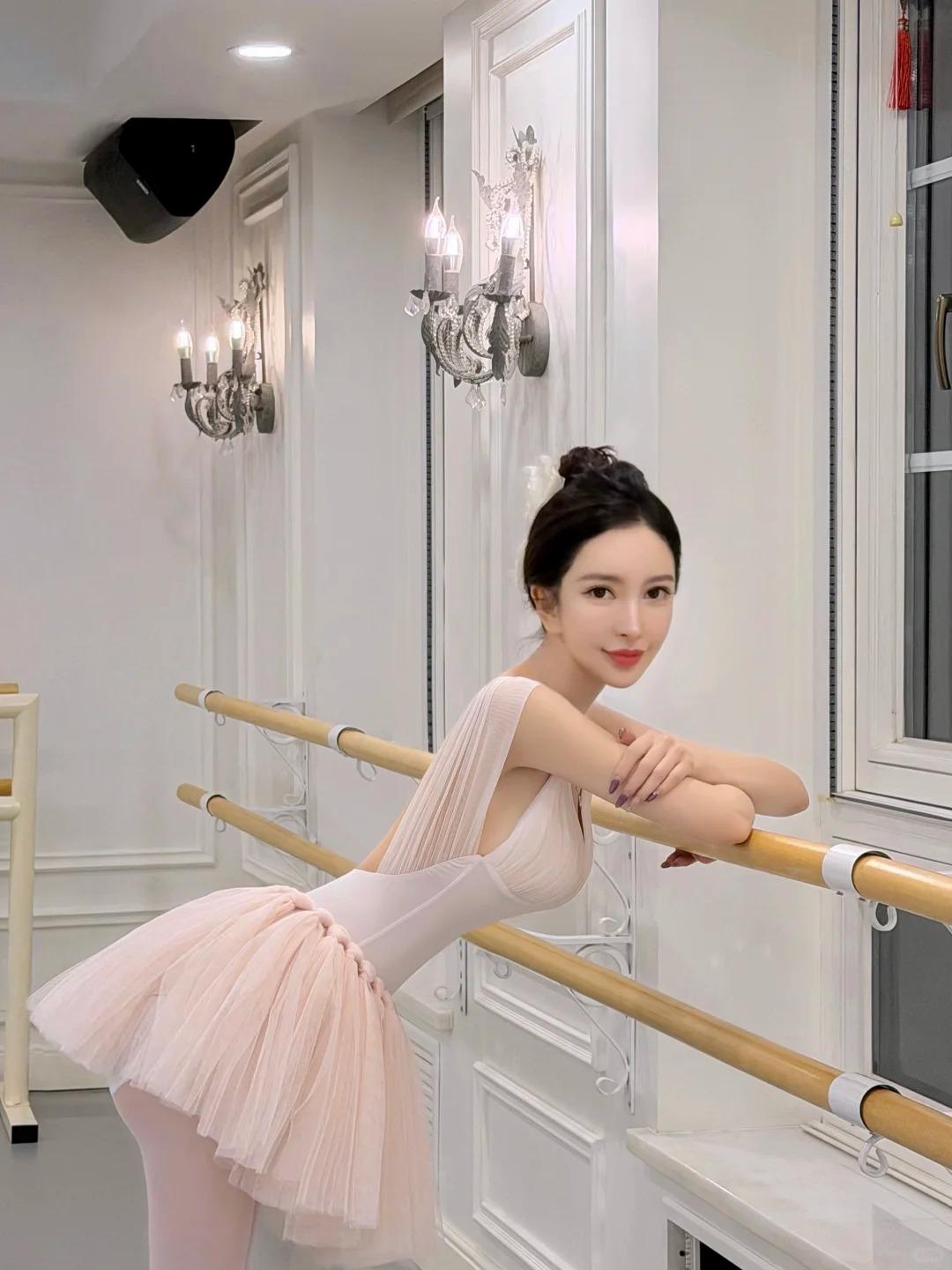 把小时候未完成的舞蹈梦，小心翼翼重新揣进兜里，藏着温柔与热爱，不负时光，不负自己