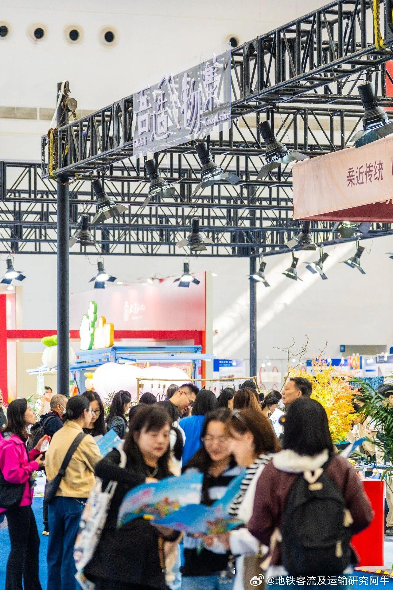 武汉地铁 今天，2026第二十六届武汉国际汽车展正式开幕！10月30日至11月3