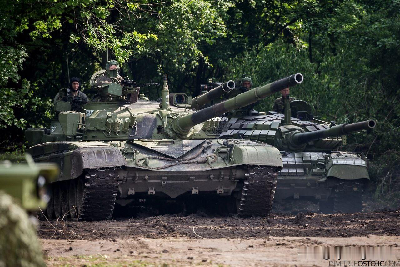 🇷🇸塞尔维亚M84和M84AS-1主战坦克。