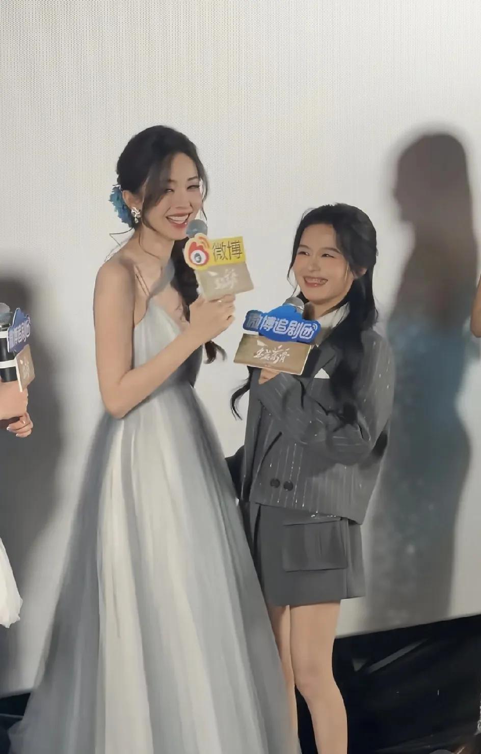 古力娜扎和余茵一出场，我妈妈说，女孩子还是要找个高个子男生结婚，不然孩子会和余茵