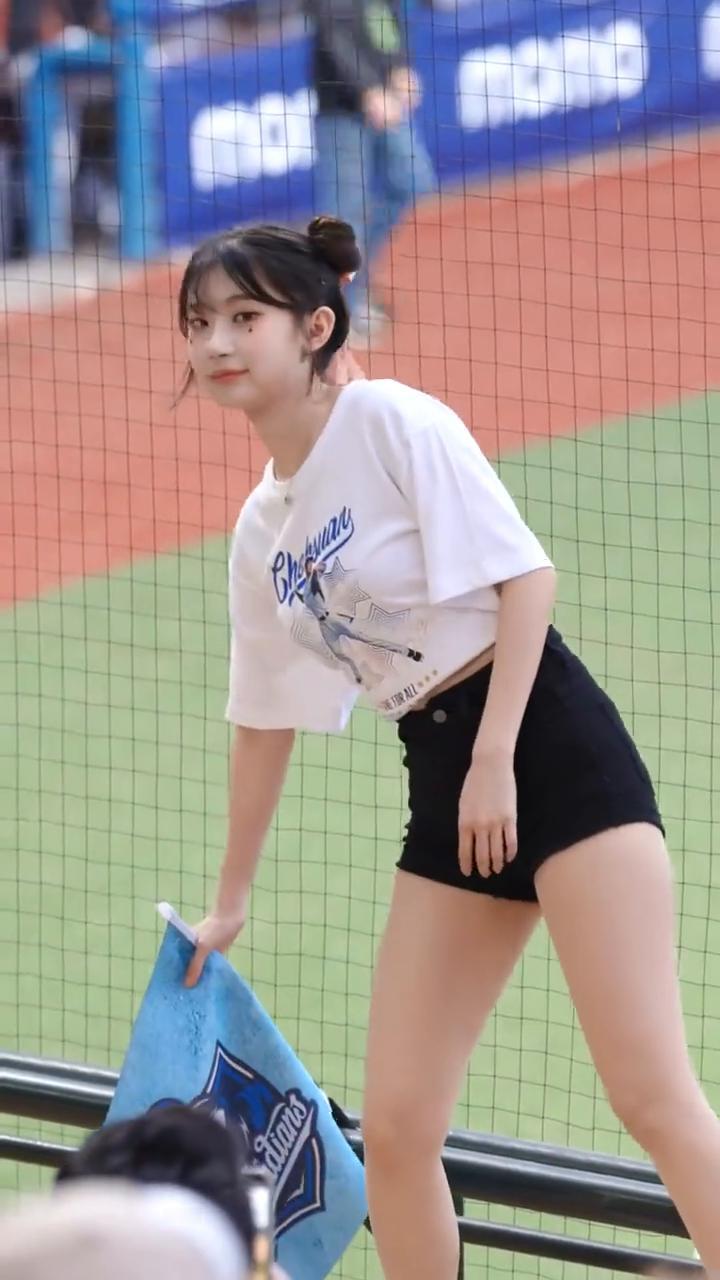 做人要坦坦荡荡，做事要问心无愧。生活不一定随心所欲，但一定要有原则和底线。善良有