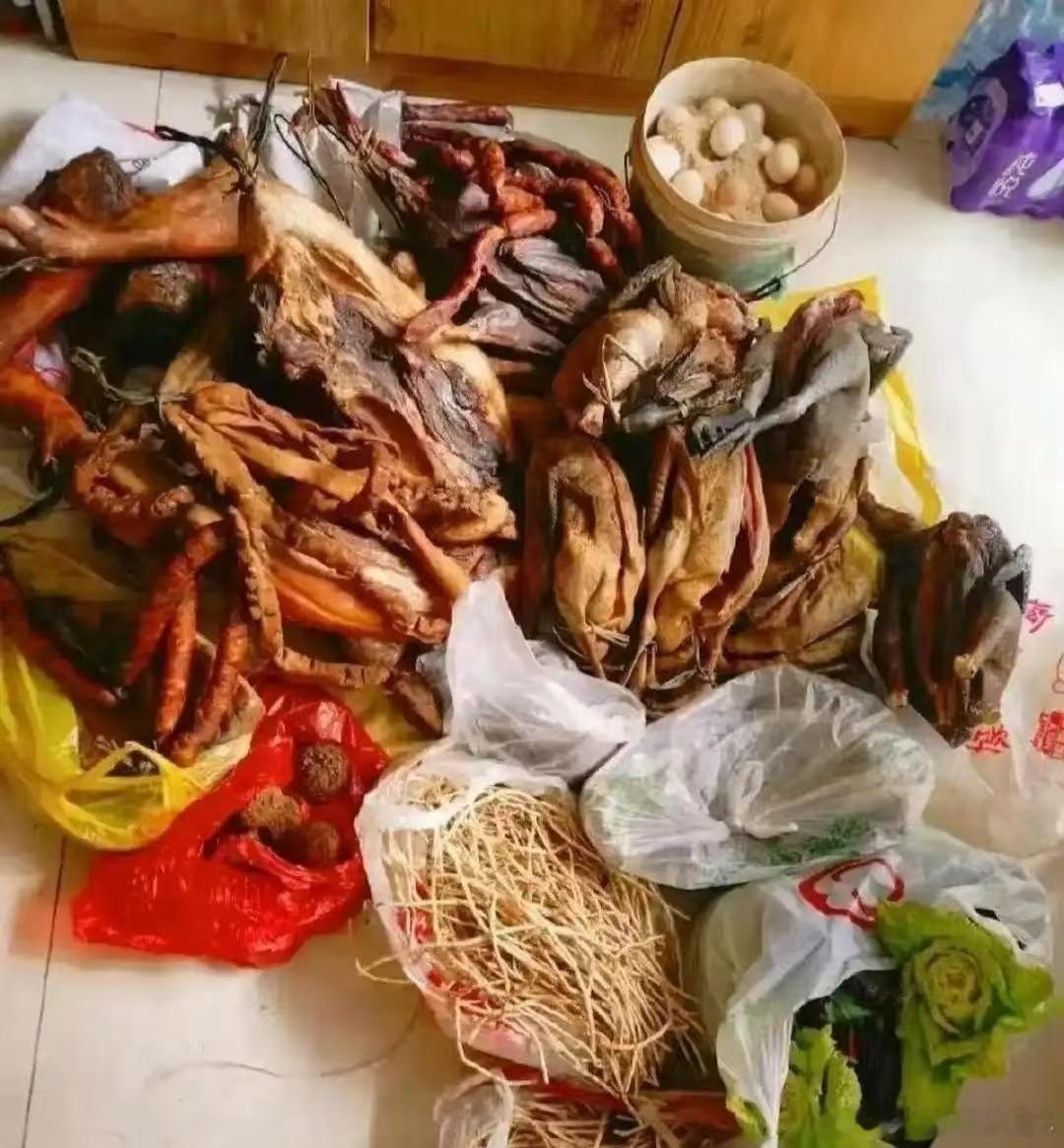 第一张是丈母娘给的，第二张是我妈给的，人心凉薄啊 