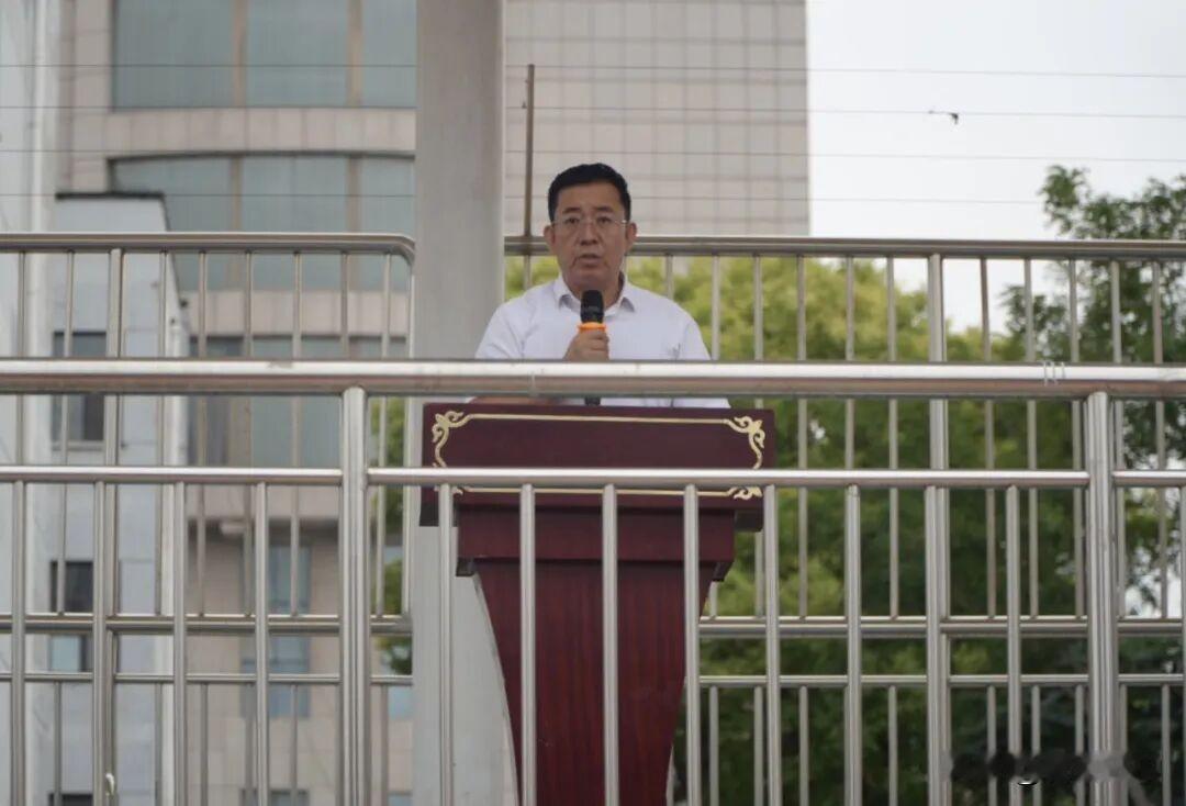 张发兴校长出席开学典礼和创校数师座谈会
近日，在山西师范大学附属榆次学校，张校长