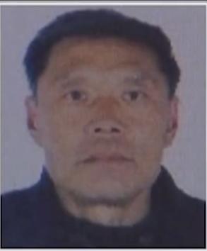 河南，一个男人，老伴走的早，人孤零零地守着房子，孤独寂寞，无法发泄。刚好他隔壁有