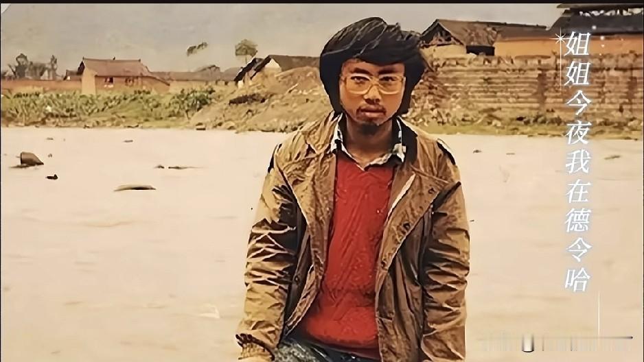 随便刷抖音，就看到了诗人海子，他的样子顿时吸引了我，这是大学才能看到了诗人，最后