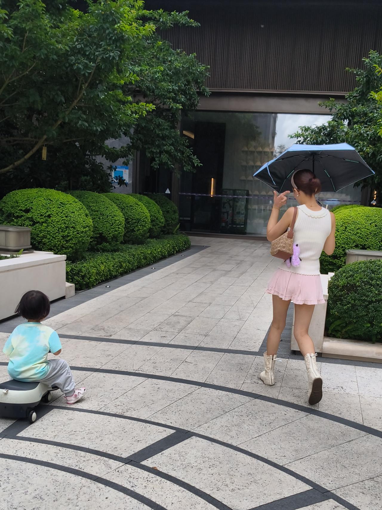 一辈子，满打满算不过三万天，可这晨昏交替的几十年光景，要想过得像样些，便由不得人