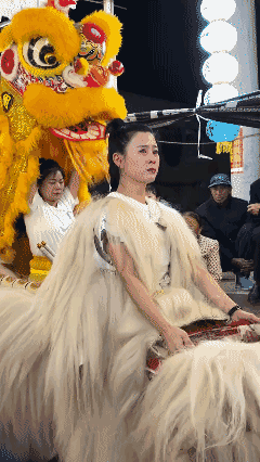 小时候，带着我烧纸的人，如今却变成了等着我给他们烧纸的人!……😭