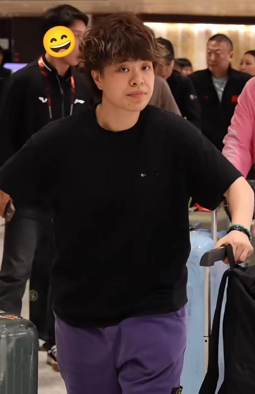 王艺迪的新发型到底还是惹祸了！

哈哈！这几天刷视频，看到大家都在调侃大迪的新发