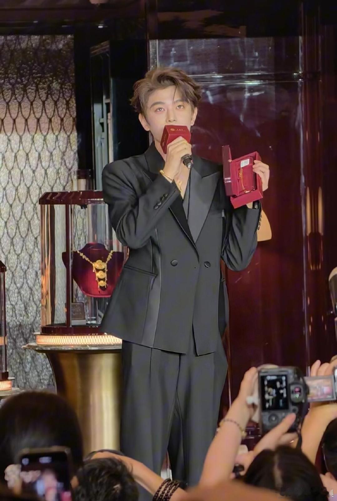 丁禹兮记得粉丝id丁禹兮甚至记得粉丝id细节最打动人，丁禹兮居然记住粉丝ID，特