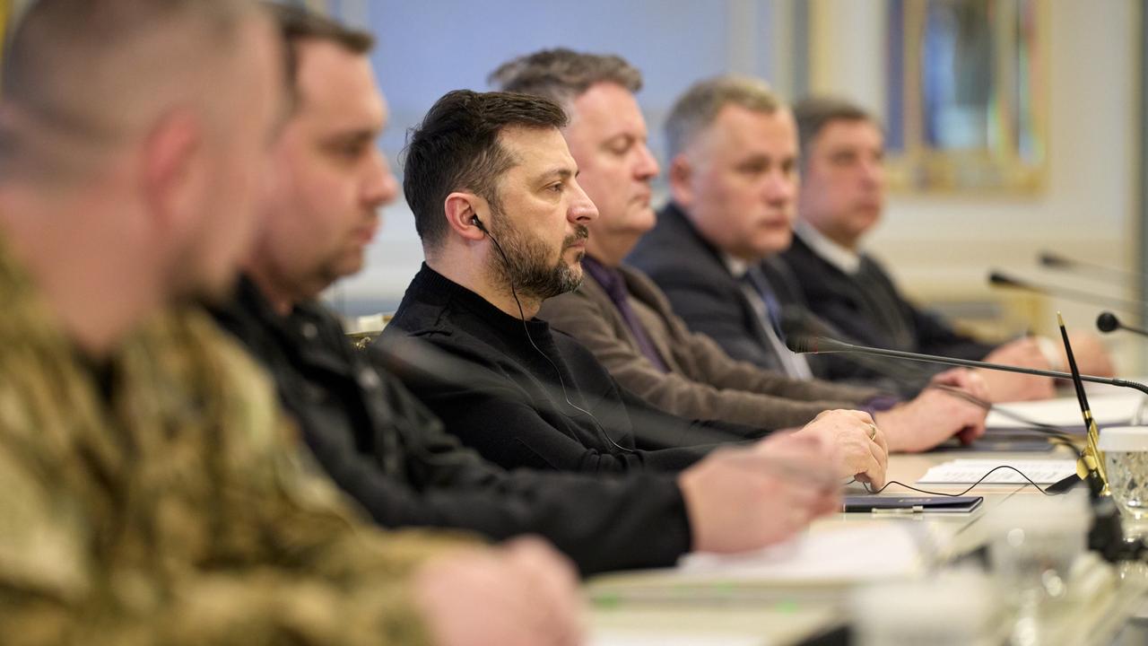 泽连斯基2月8日宣布，从即日起，乌克兰正式开始出口自己生产的武器。
他在基辅航空