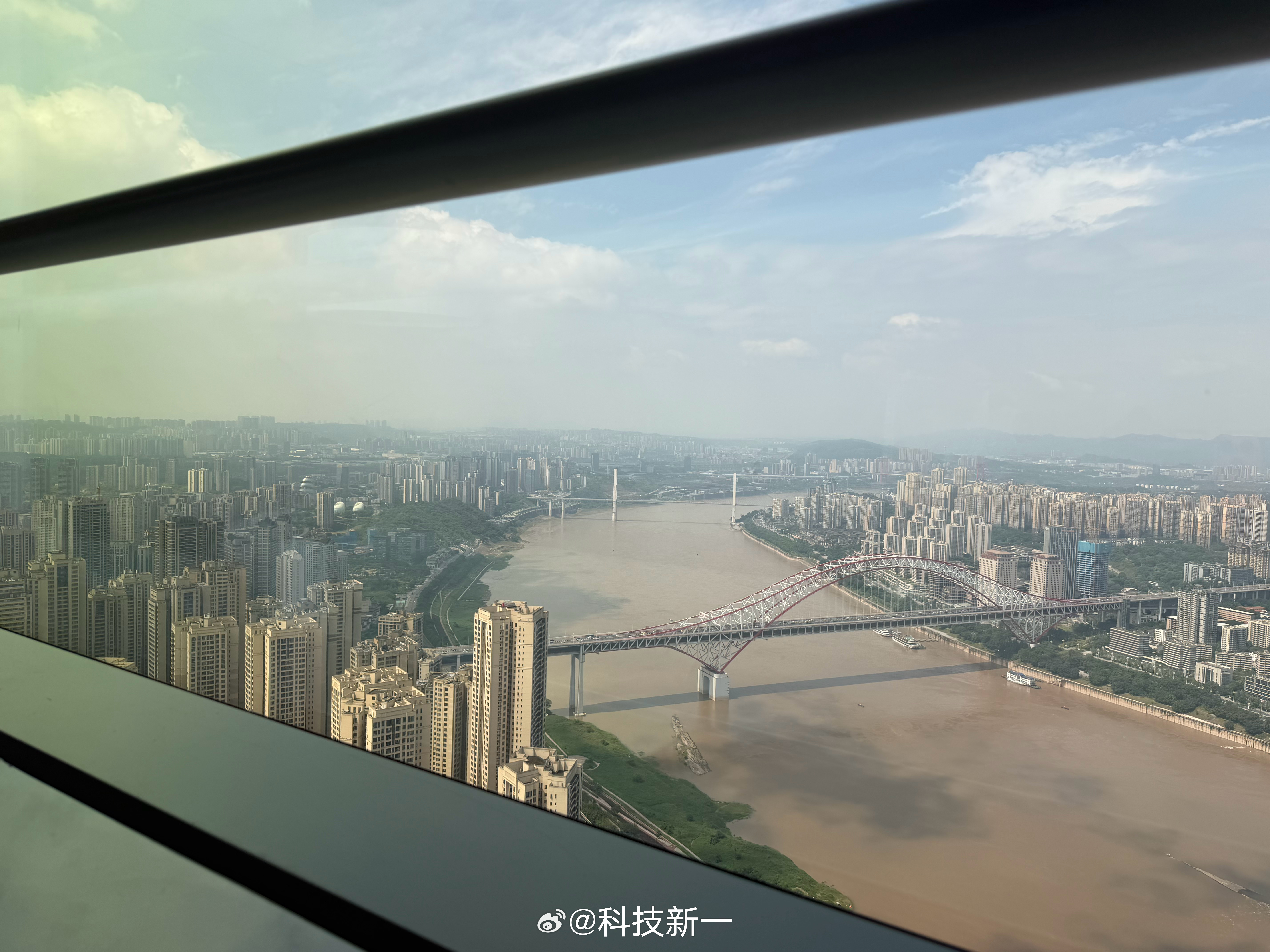 剪视频中。。。。今晚就在重庆过了，我自己踩坑无所谓了。但必须用自己被“坑“的经历