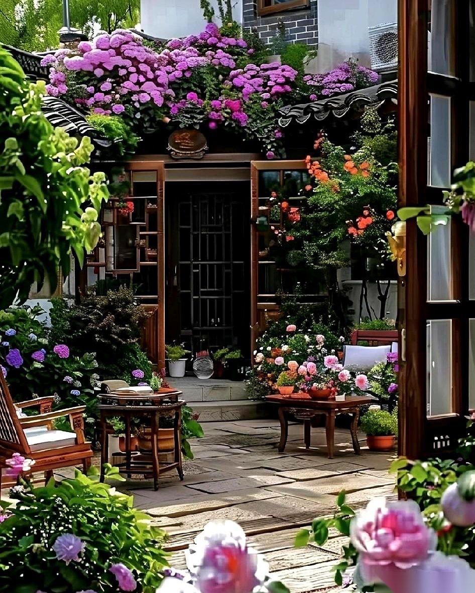 千万别哭穷。
真的，我拿我年底仅剩的几千块存款发誓。
我前脚刚在网上感慨日子难过