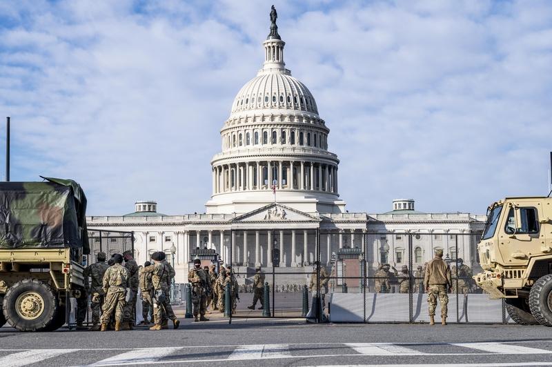 美国发布撤离令对其自身的影响主要体现在以下几个方面：

外交方面

● 国际形象